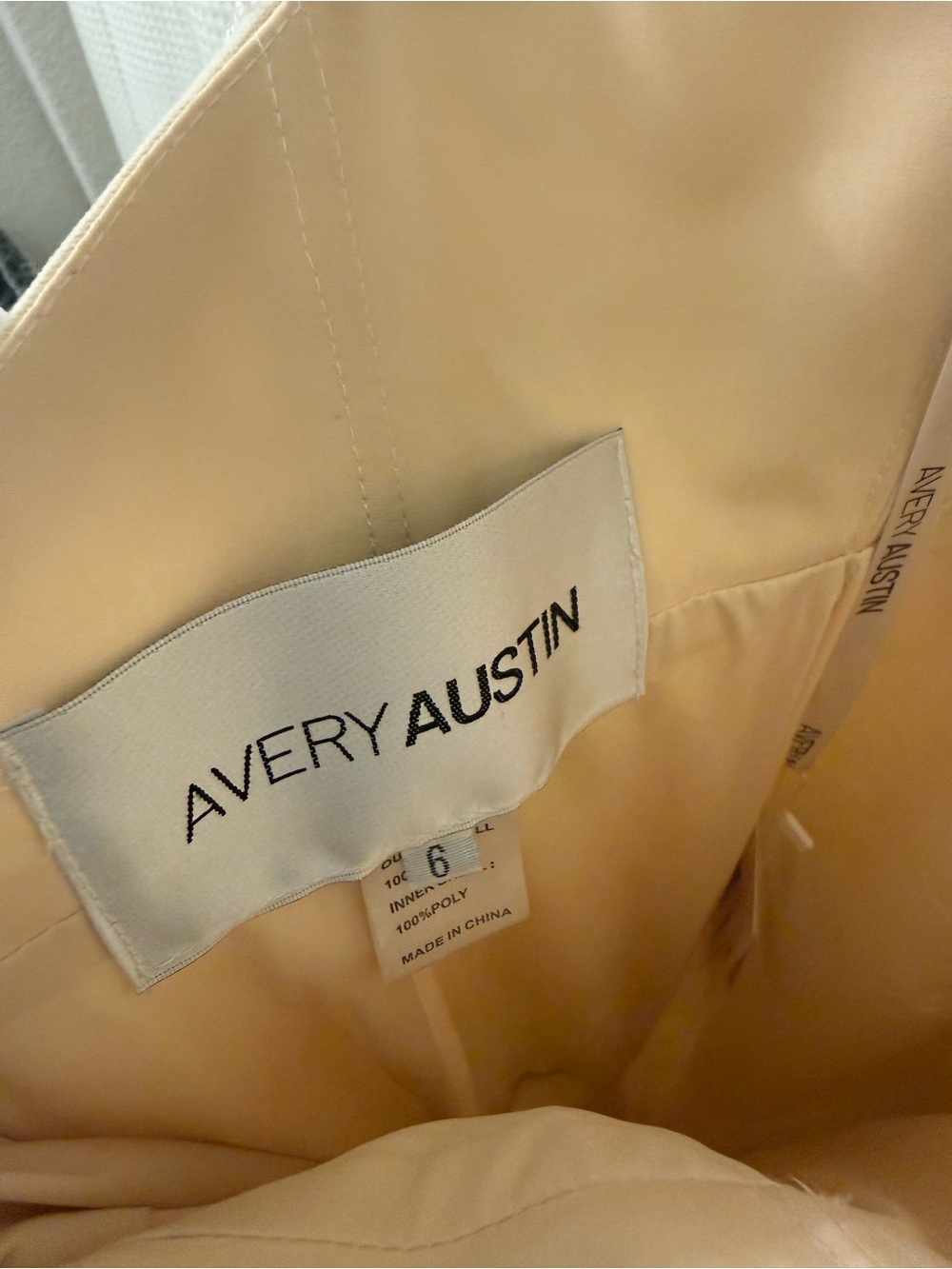 Avery Austin Celine Wedding Dress Size 6, 56" inseam, NWT, mermaid style, lace - Picture 9 of 10